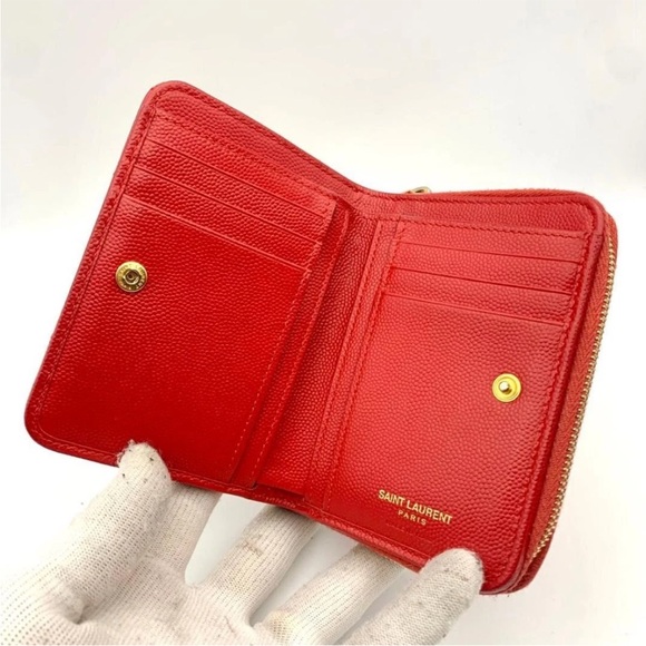 Yves Saint Laurent Red Quilted Leather Wallet - Picture 4 of 10